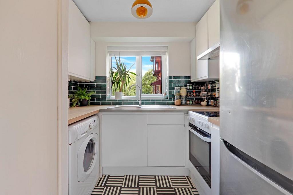 07-cd96 JHProp Wpen - 40 Ashurst Close - 19-medium.j