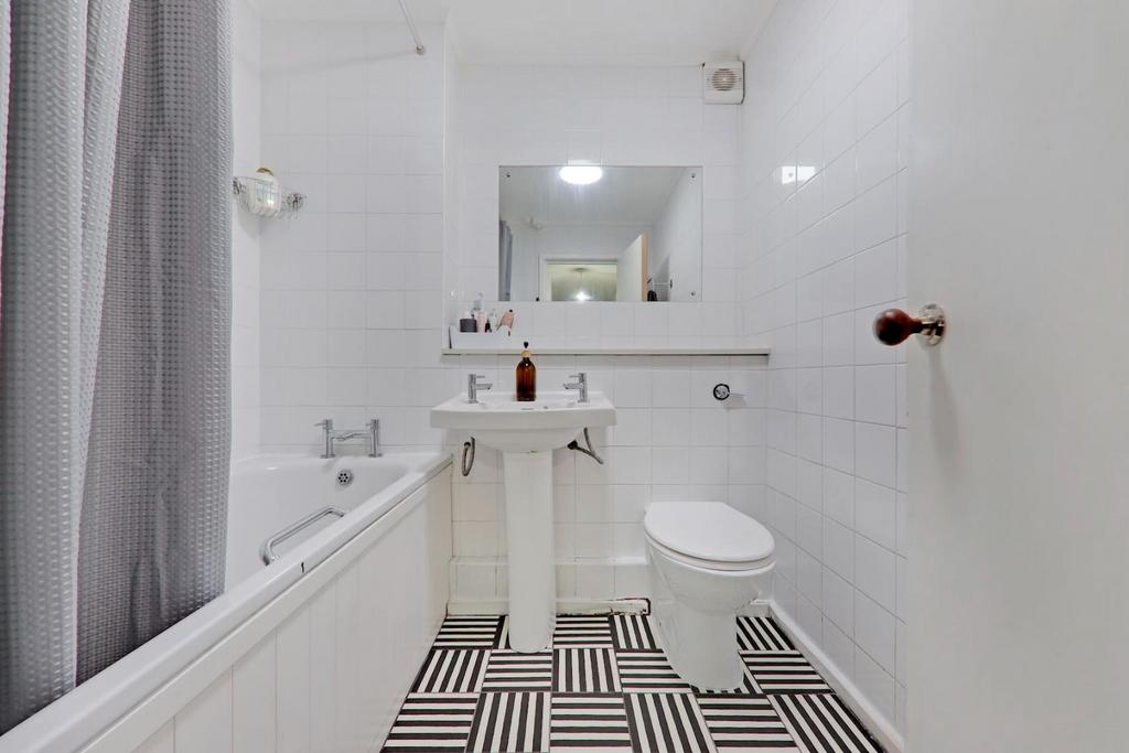 06-3c97 JHProp Wpen - 40 Ashurst Close - 16-medium.j