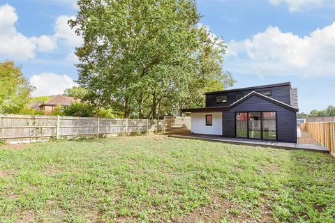 4 bedroom chalet for sale, Hermitage Lane, Aylesford, Kent