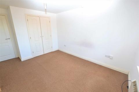 2 bedroom flat to rent, Northfield House, Finedon NN9