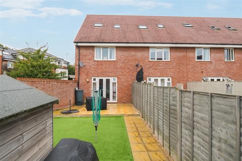 3 bedroom end of terrace house for sale, Firecracker Drive, Southampton SO31