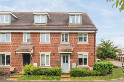 3 bedroom end of terrace house for sale, Firecracker Drive, Southampton SO31