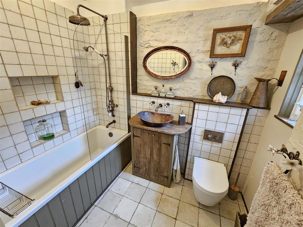 En Suite Bed 3.jpg