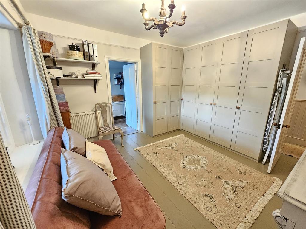 Bedroom 4.jpg