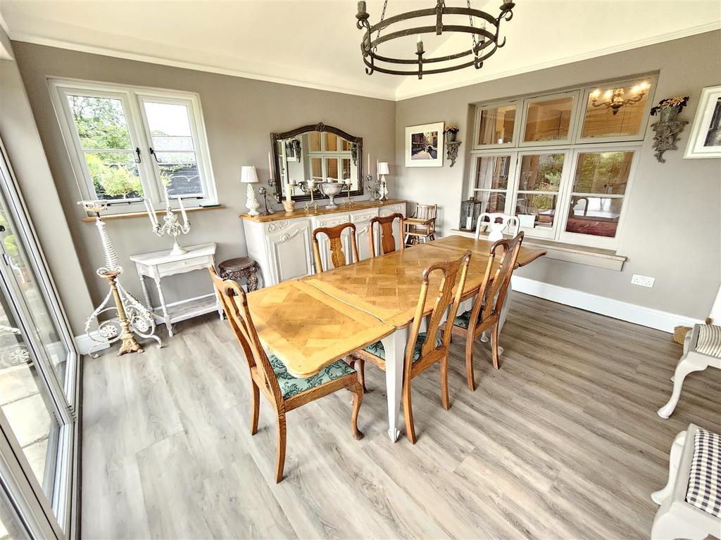 Dining Room 2.jpg