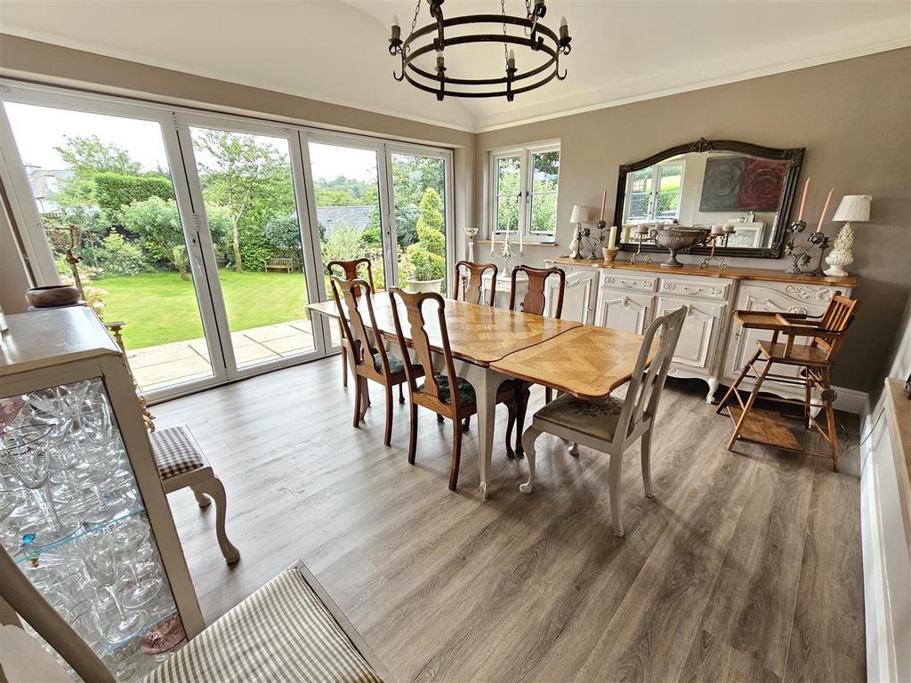 Dining Room.jpg