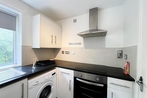 2 bedroom apartment for sale, Sunholme Drive, Hadrian Lodge, Wallsend