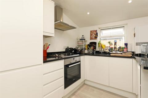 2 bedroom flat to rent, Wilton Road, Colliers Wood, SW19