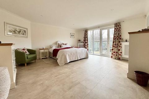 Flat 5, 4 Creswell Drive, Beckenham, BR3 3FW