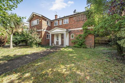 8 Lake Avenue, Bromley, BR1 4EN