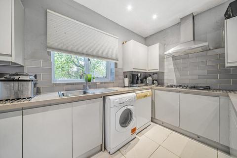 8 Lake Avenue, Bromley, BR1 4EN