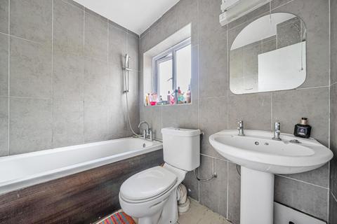 8 Lake Avenue, Bromley, BR1 4EN
