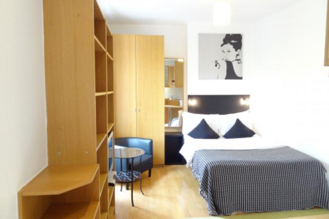 Studio to rent, Cartwright Gardens, Bloomsbury, London, WC1H