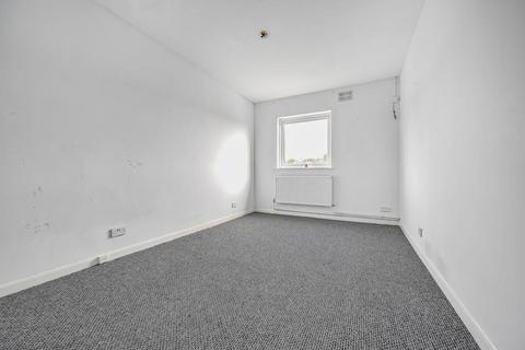 2 bedroom flat for sale, Rowlands Close,  Mill Hill,  NW7