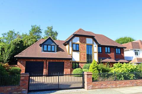 106 Elwill Way, Beckenham, BR3 6RX
