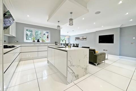 106 Elwill Way, Beckenham, BR3 6RX