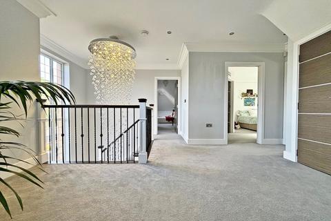 106 Elwill Way, Beckenham, BR3 6RX