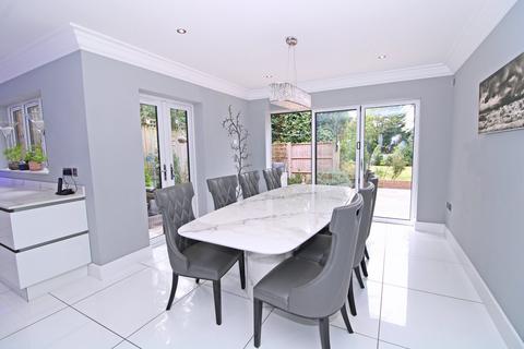 106 Elwill Way, Beckenham, BR3 6RX