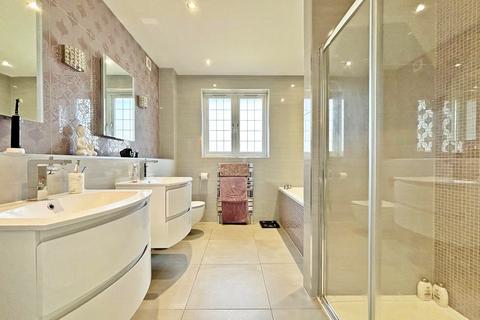 106 Elwill Way, Beckenham, BR3 6RX