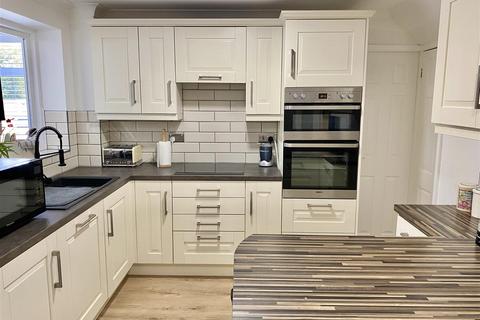 5 Bishops Close, West Felton, Oswestry, SY11 4LY
