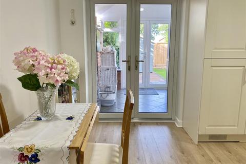 5 Bishops Close, West Felton, Oswestry, SY11 4LY