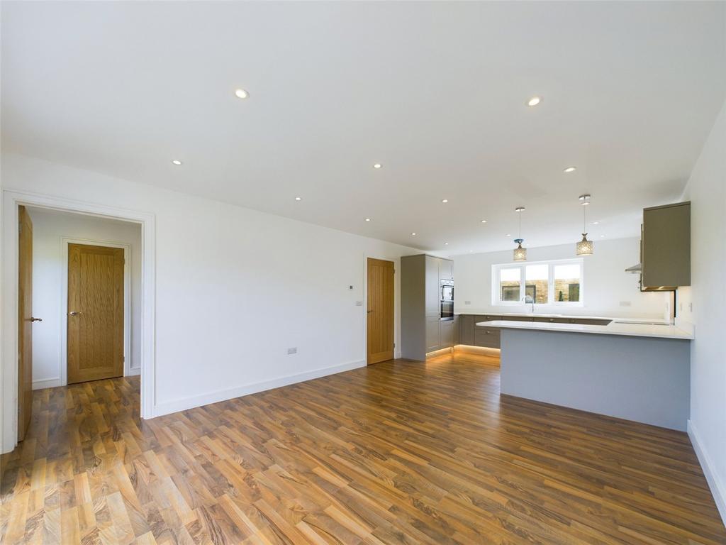 Kitchen / Dining 2