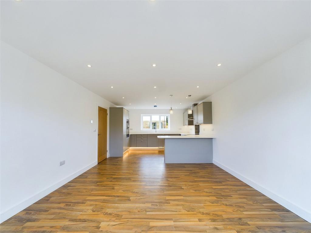 Kitchen / Dining 3
