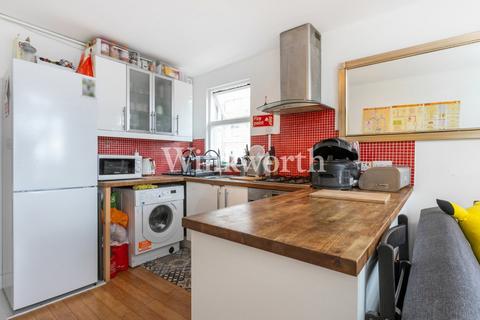 2 bedroom apartment to rent, Hewitt Road, London, N8