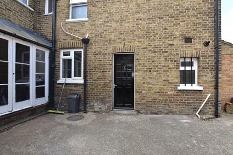 Studio to rent, Westbrook Road Thornton Heath CR7