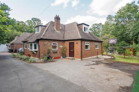 4 bedroom house to rent, Forest Road, East Horsley,