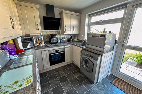 2 bedroom semi-detached bungalow for sale, Bennett Close, Walton On The Naze CO14