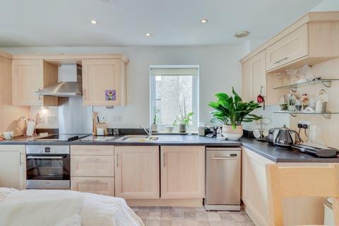 2 bedroom flat for sale, Cornmill View, Horsforth, Leeds, West Yorkshire, LS18