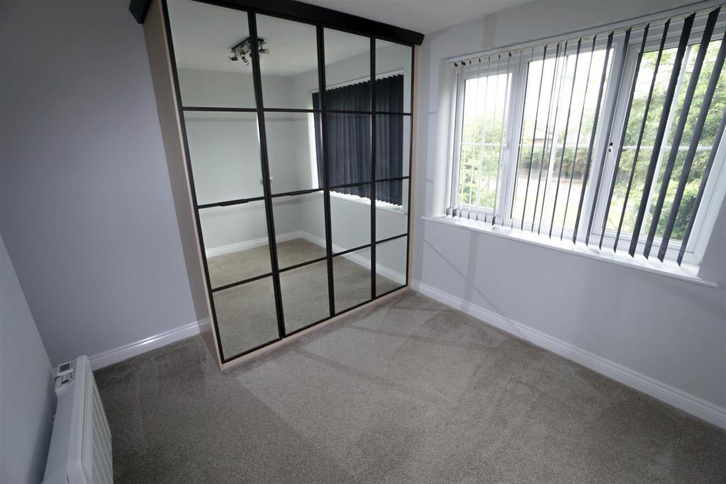 Bed w- wardrobes.jpg