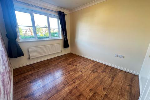 8 Birkdale Drive, Rushden, NN10 0YG