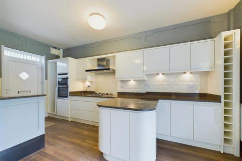 3 bedroom detached house for sale, Harpur Hill Road, Buxton