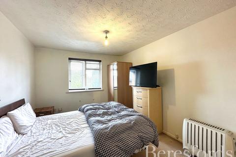 81 Latimer Drive, Hornchurch, RM12 6TN