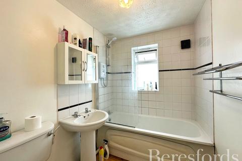 81 Latimer Drive, Hornchurch, RM12 6TN