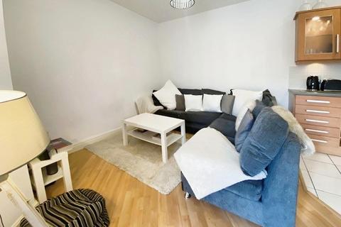 2 bedroom flat to rent, Kingsway, Altrincham, Cheshire, WA14