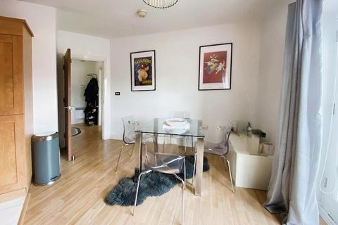 2 bedroom flat to rent, Kingsway, Altrincham, Cheshire, WA14