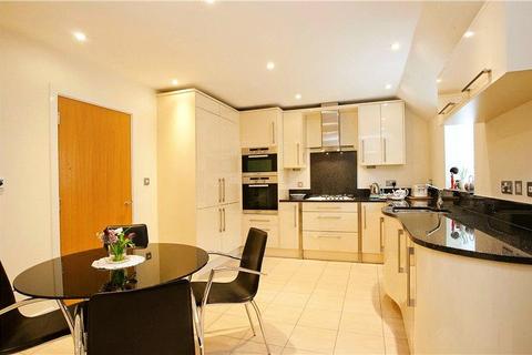 4 bedroom flat to rent, St Johns Square, Eton, Windsor, SL4