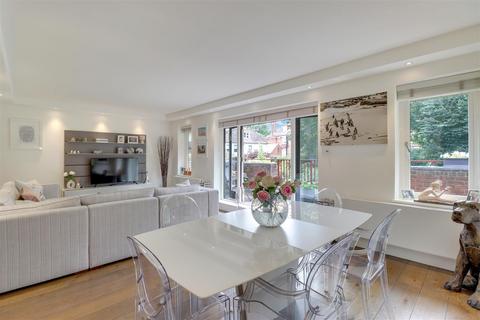 2 bedroom duplex for sale, West Heath Road, Hampstead, NW3