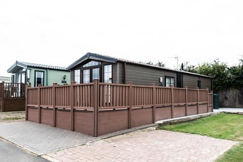 3 bedroom lodge for sale, Cogenhoe Northamptonshire