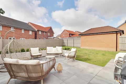 4 bedroom detached house for sale, Haldenby Close, Cottingham