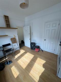 Studio to rent, Elm Grove, Cricklewood