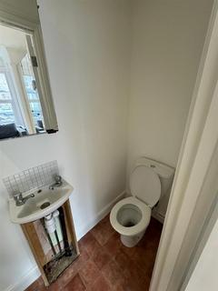 Studio to rent, Elm Grove, Cricklewood