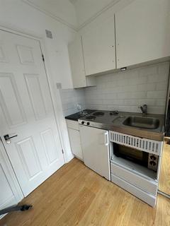 Studio to rent, Elm Grove, Cricklewood