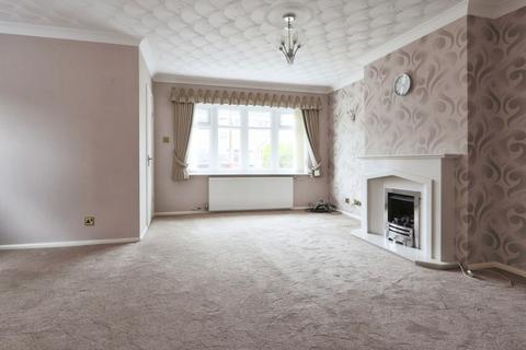 4 bedroom semi-detached house for sale, Cullingworth Avenue, Hull, HU6 7DD