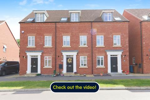 3 bedroom townhouse for sale, Broad Avenue, Hessle, HU13 0FH