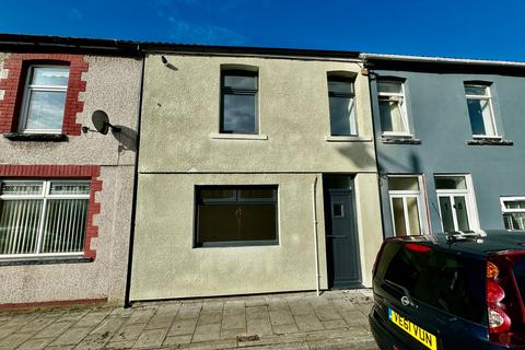 1 bedroom flat to rent, Commercial Street, Aberbargoed, CF81