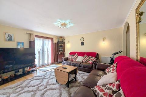 3 bedroom terraced house for sale, Engleheart Drive, Feltham, TW14